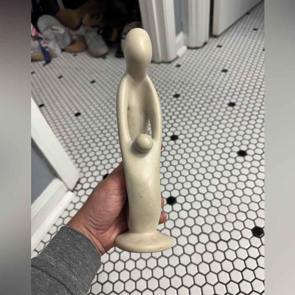 Besmo mother and child sculpture made in Kenya